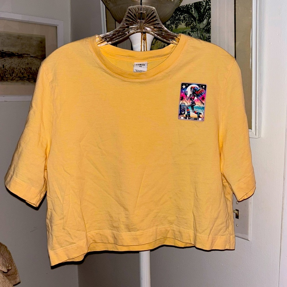 Adorable pastel yellow crop novelty tee shirt